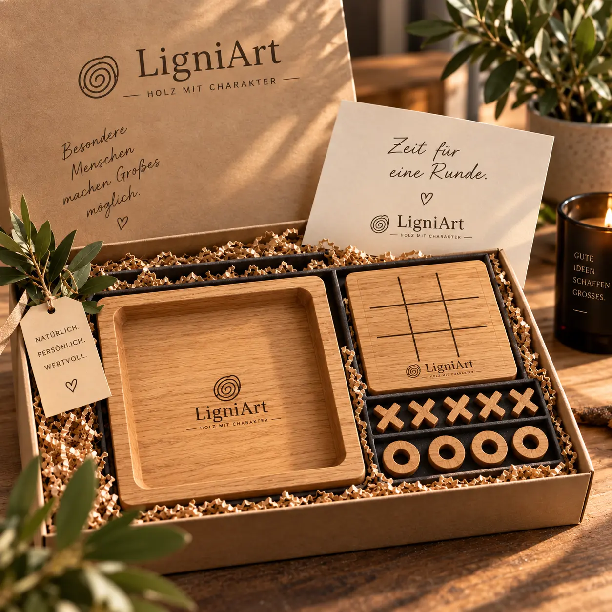 LigniArt-cadeaubox met eiken dobbelbak, boter-kaas-en-eierenbord, X- en O-speelstenen en wenskaart